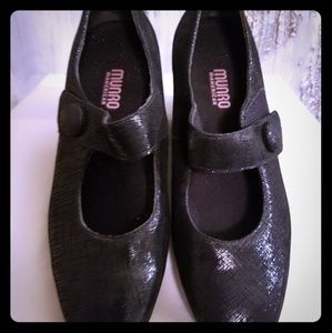 Munro black dress shoe